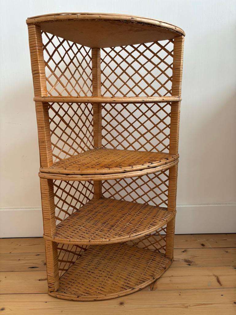 2 rotan hoekkastjes, Ophalen, Zo goed als nieuw