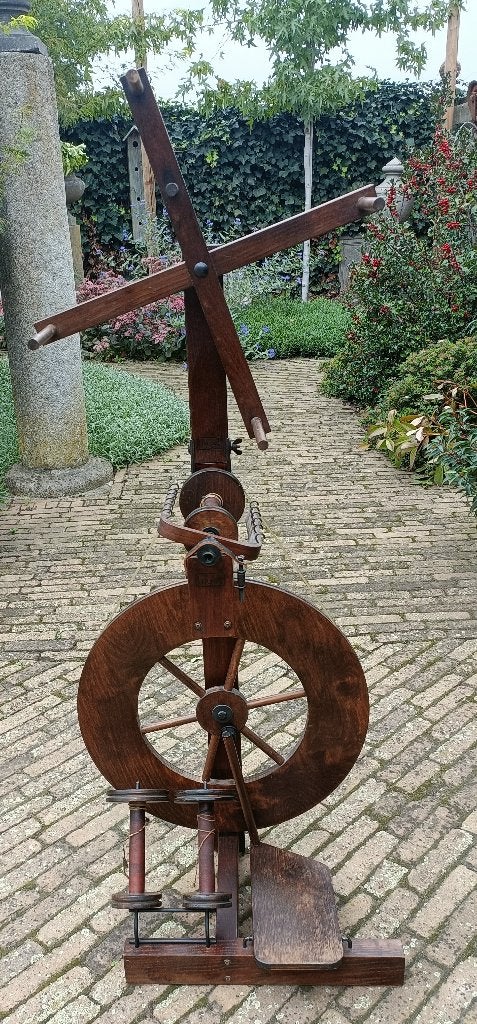LOUET spinnewiel met 3 klossen + twijnrek + wol haspel, Hobby en Vrije tijd, Ophalen of Verzenden, Gebruikt, Spinnewiel
