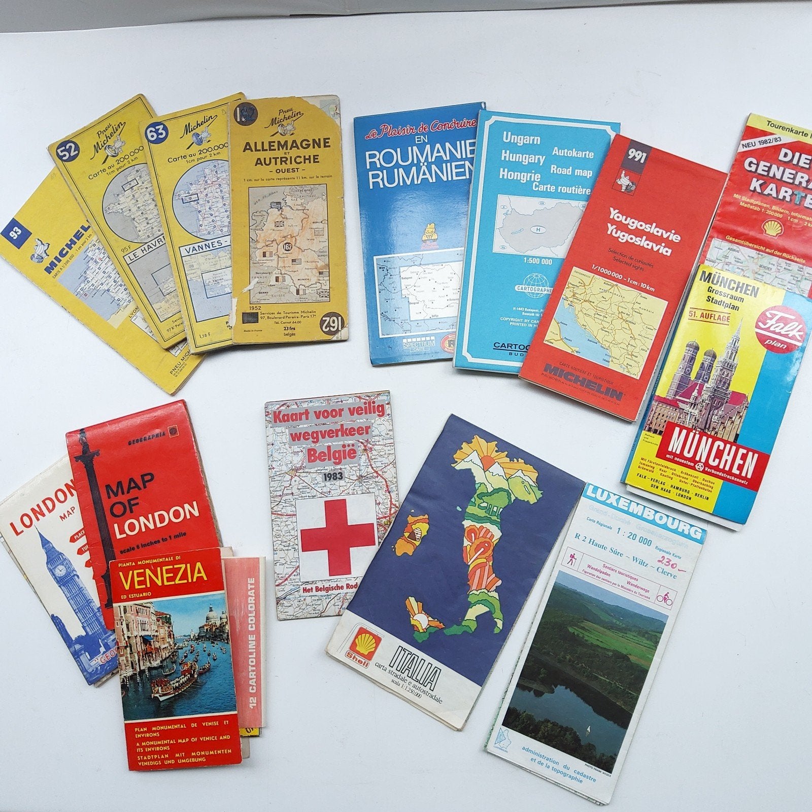 Diverse vintage wegenkaarten en stadsplannen., Boeken, Atlassen en Landkaarten, Gelezen, België, Ophalen of Verzenden