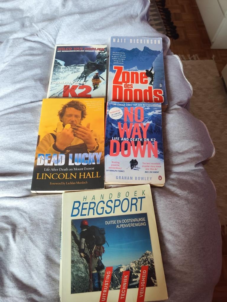 Diverse boeken over beklimmingen in de Himalaya. Everest K2, Ophalen