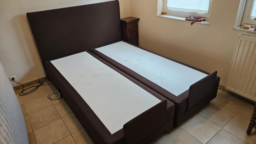Lit confortable 1m60 X 2m, pour 2 personnes, brun, Tissu, Comme neuf, Brun, Enlèvement