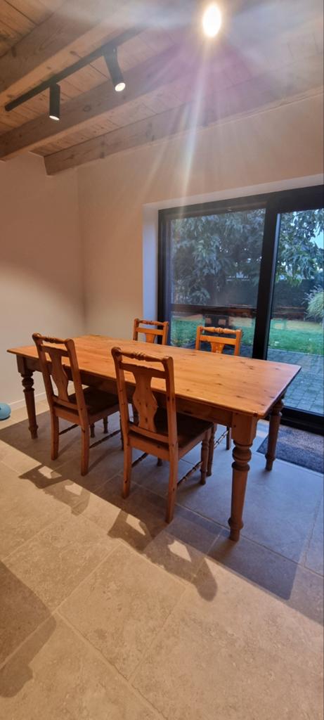 Houten tafel met 6 bijhorende stoelen, Ophalen, Gebruikt, Landelijk, 4 tot 6 stoelen