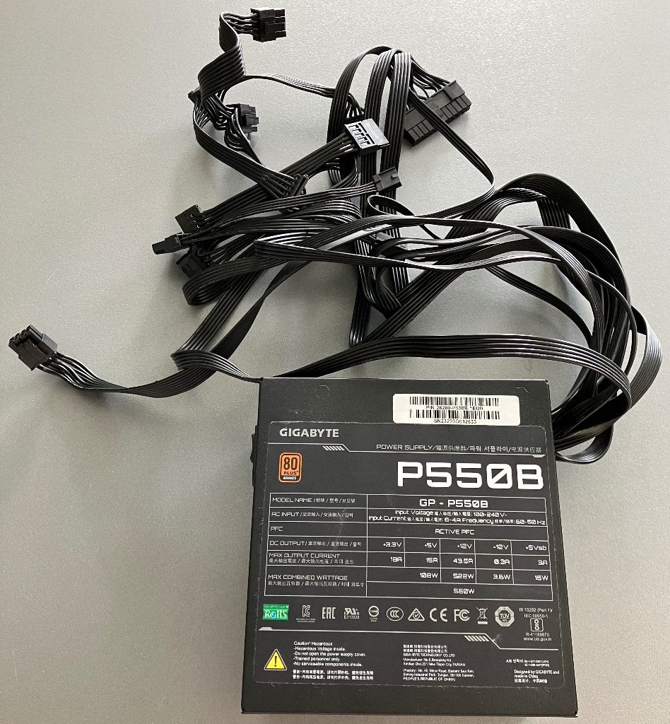 Voeding voor pc 550W, Ophalen, Zo goed als nieuw
