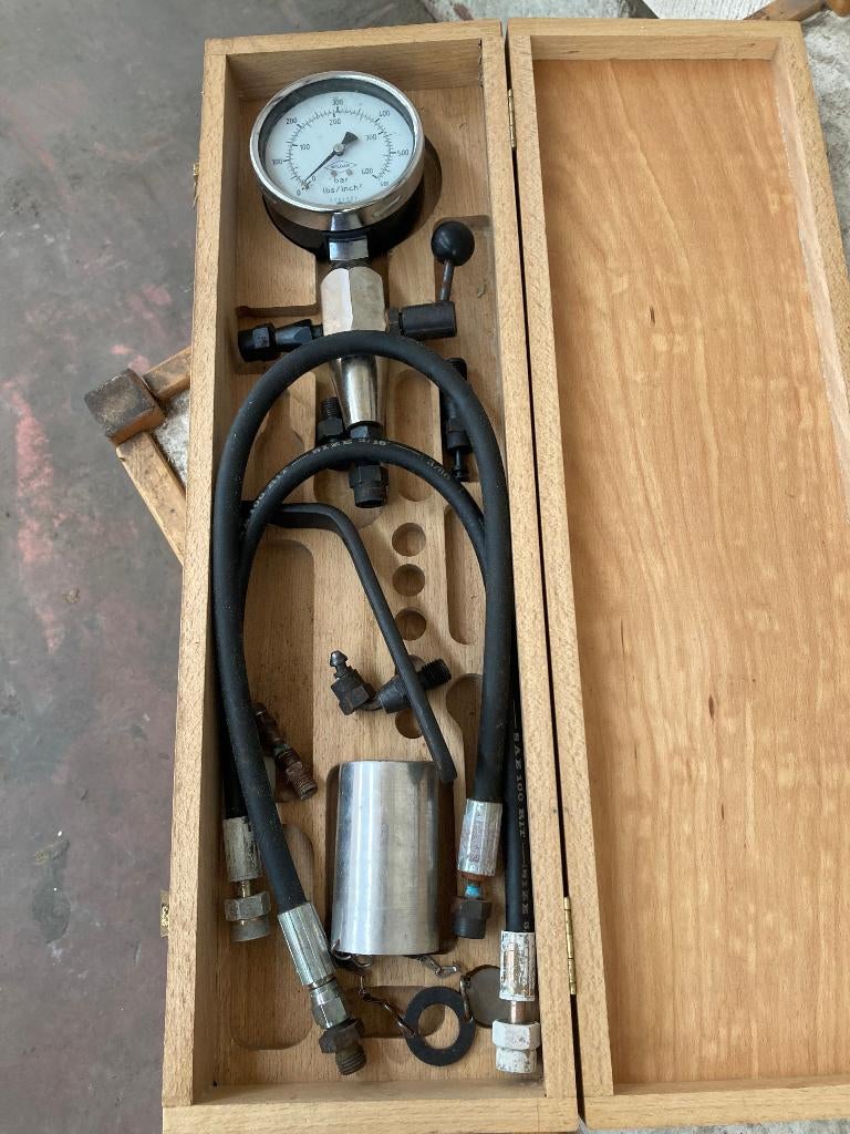 Professionele compressietester motor – Wika – met koffer, Ophalen of Verzenden, Gebruikt