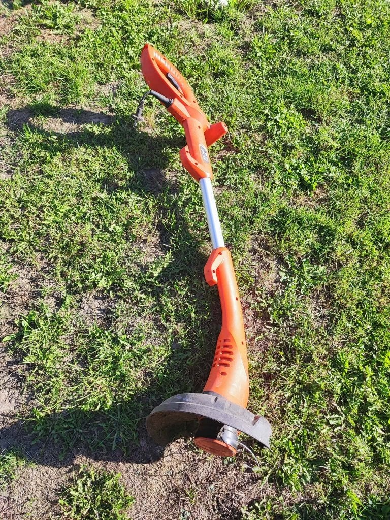 Débroussailleuse Black&Decker sur 220V, Enlèvement