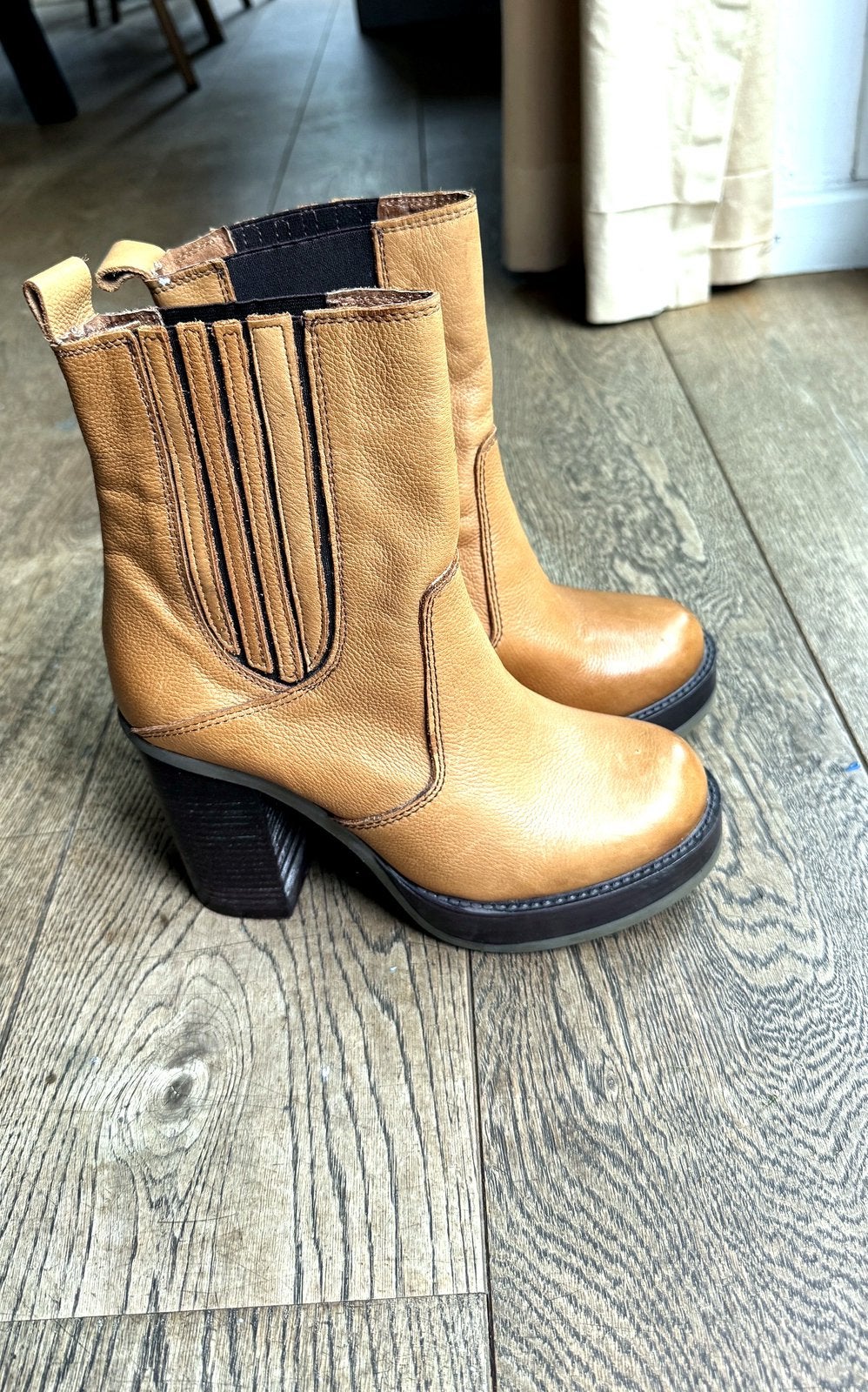 Bottines en cuir Camel Jonak taille 39, Enlèvement ou Envoi, Autres couleurs, Boots et Botinnes, Porté