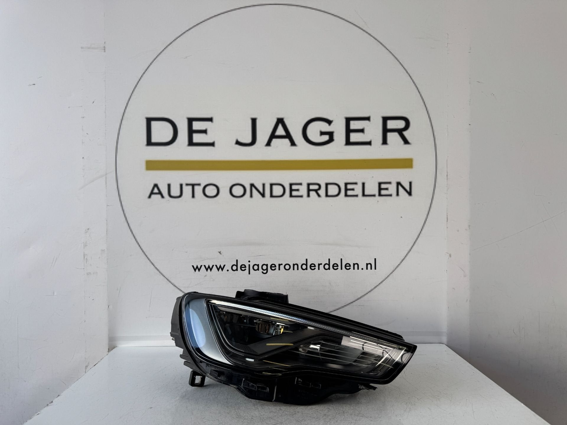 Phare avant droit Full LED pour Audi A3 8V (r f. 8V0941034), Autos : Pièces & Accessoires, Éclairage, AUDI AG, Auto-Union-Strasse 1
85045  Ingolstadt, DE