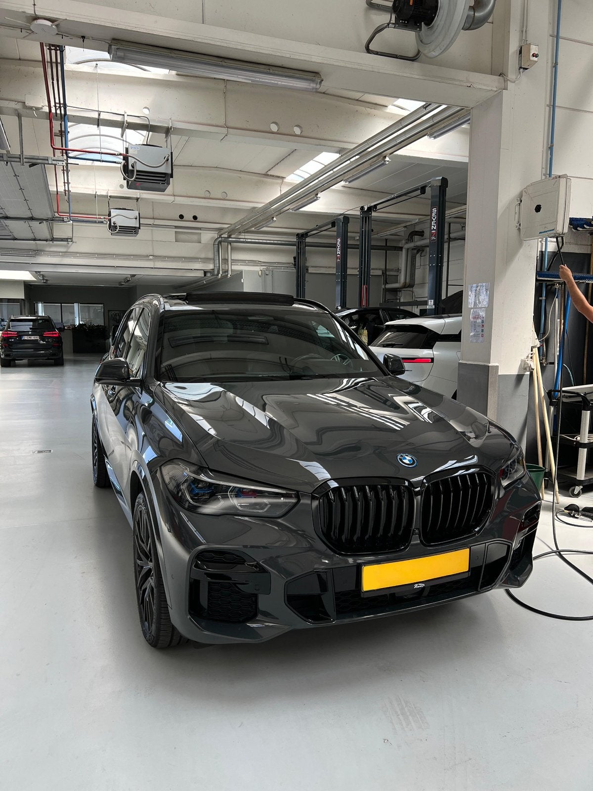 BMW X5 45e xDrive M Pakket Pano Laser ACC 360 Camera Dravit, Auto's, Automaat, Dealer onderhouden, 27 g/km, Leder en Stof
