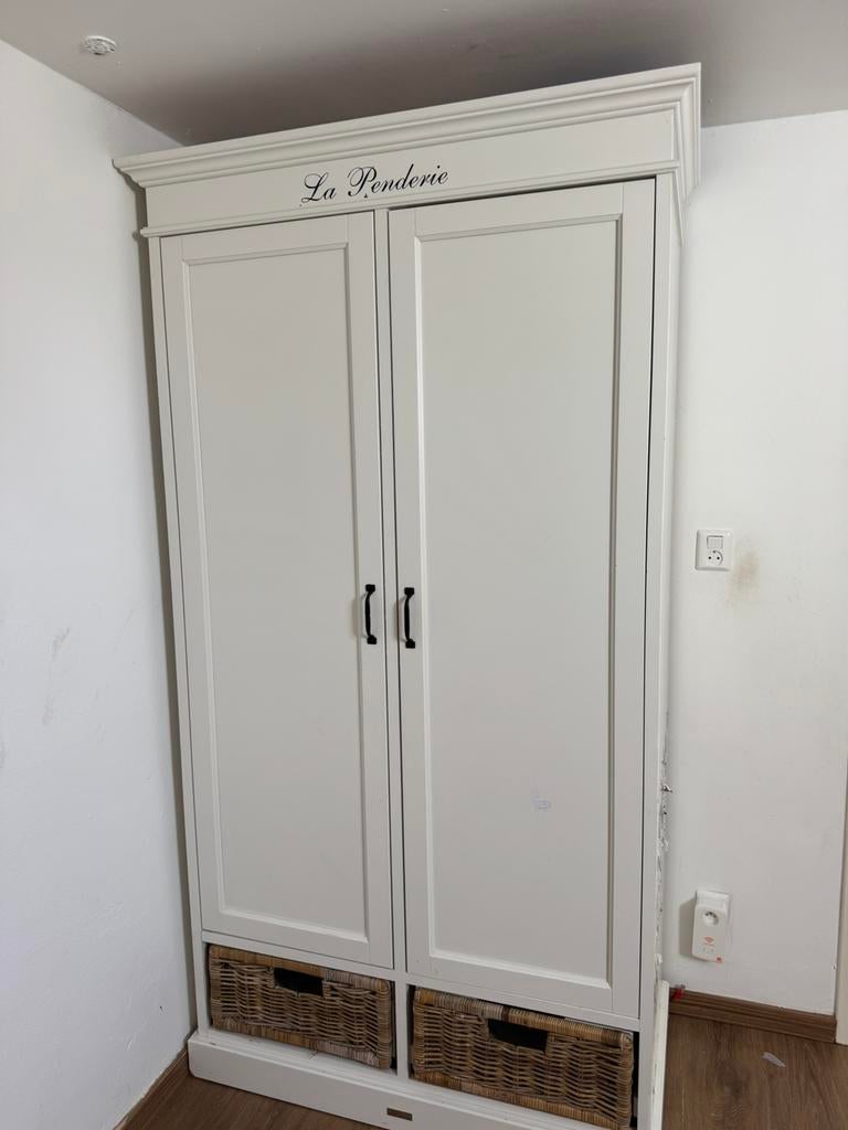 Witte kledingkast la Pendeire, Huis en Inrichting, Ophalen, Zo goed als nieuw