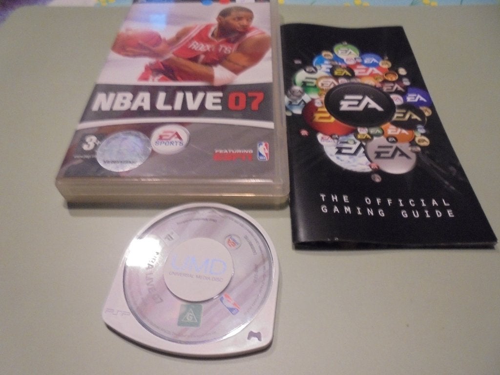 PSP NBA Live 07 (CIB), Consoles de jeu & Jeux vidéo, Enlèvement ou Envoi, Utilisé, À partir de 3 ans, 3 joueurs ou plus