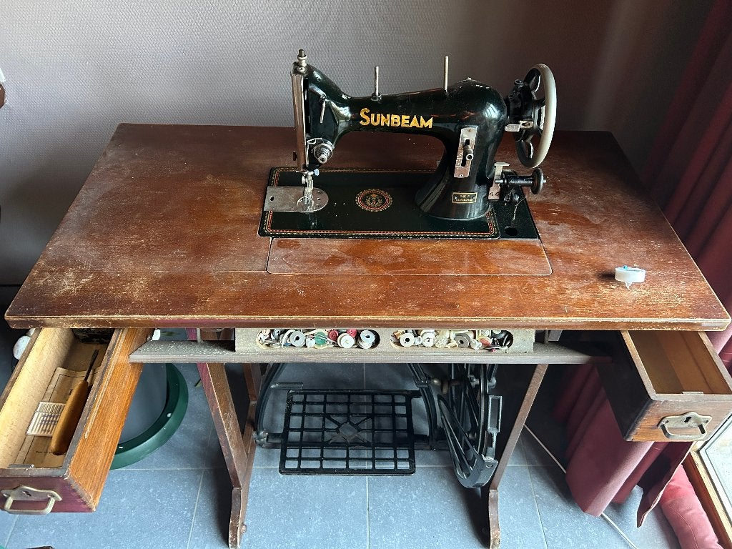 vintage naaimachine Sunbeam met meubel, Antiek en Kunst, Ophalen