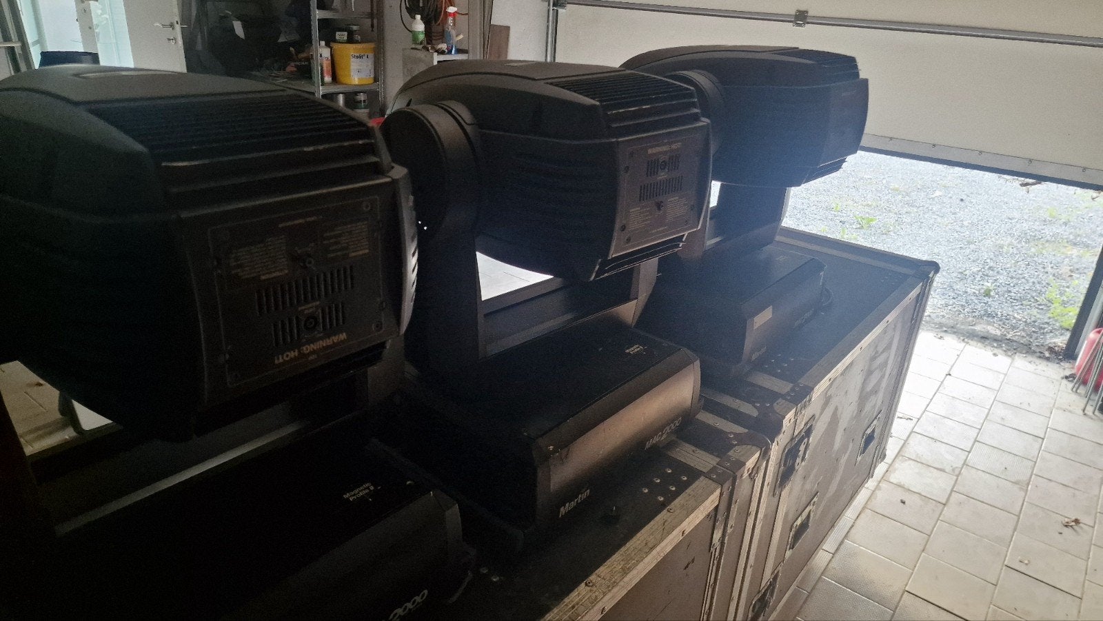 Lot de 3 projecteurs Martin Mac 2000 Profile 2 + Flight case, Musique & Instruments, Enlèvement