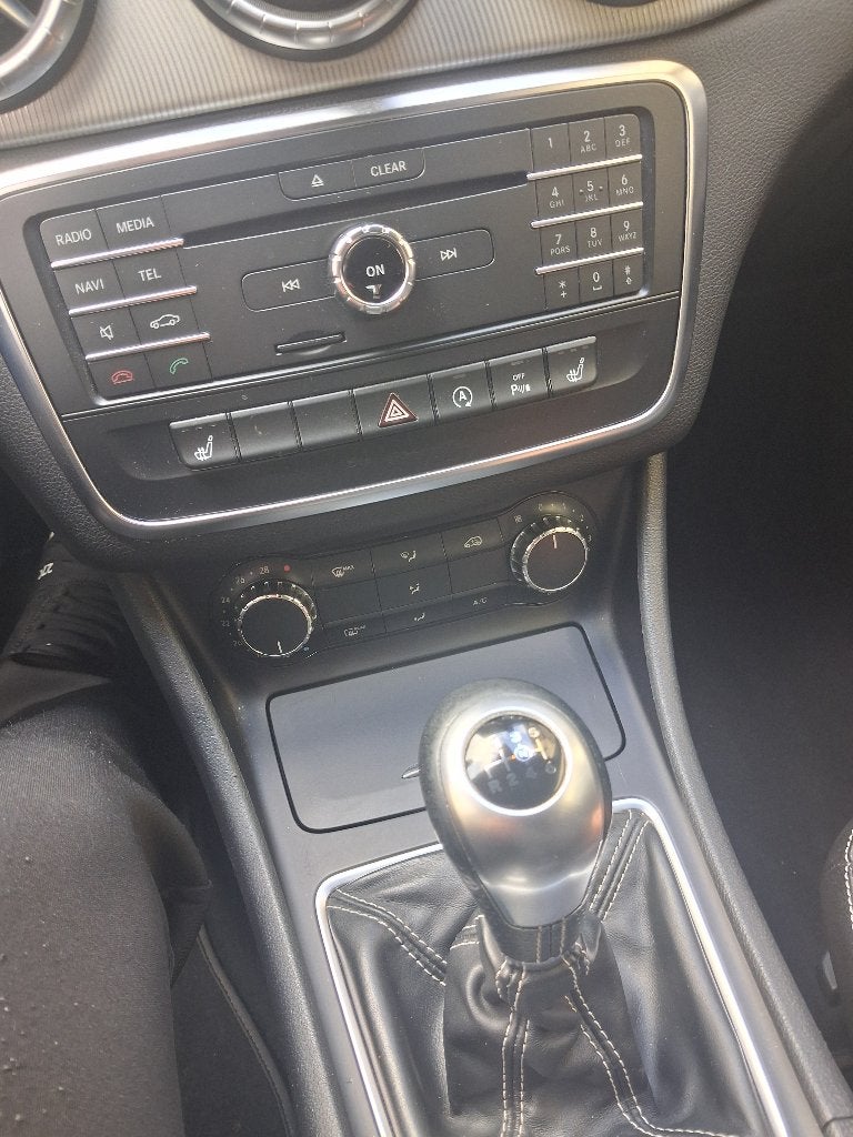 Mercedes cla180, CLA, Zwart, Leder en Stof, Handgeschakeld