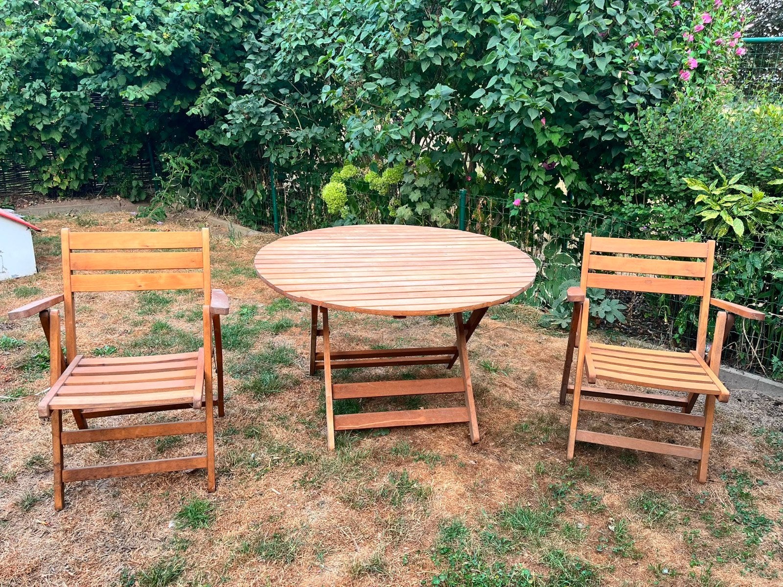 Houten tuintafel en 8 houten plooistoelen, Ophalen, 6 zitplaatsen, Zo goed als nieuw, Tuinset
