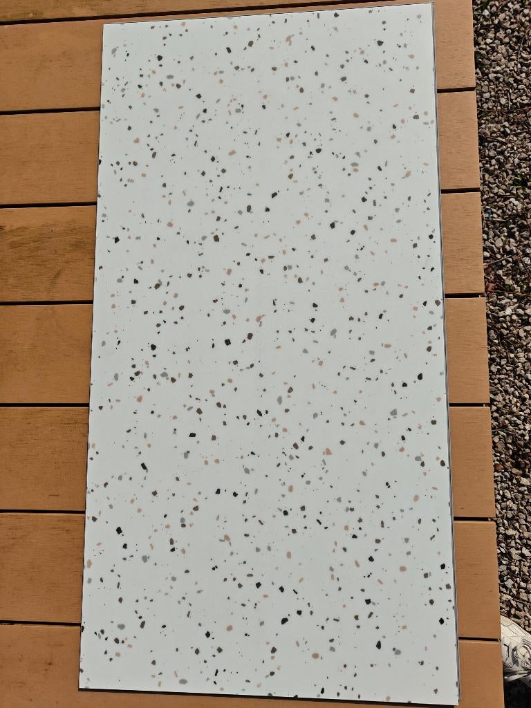 VYGO Tiles Essential Terrazzo, Doe-het-zelf en Bouw, Vloerdelen en Plavuizen, Nieuw, Laminaat, Kunststof, 50 tot 150 cm, 30 cm of meer