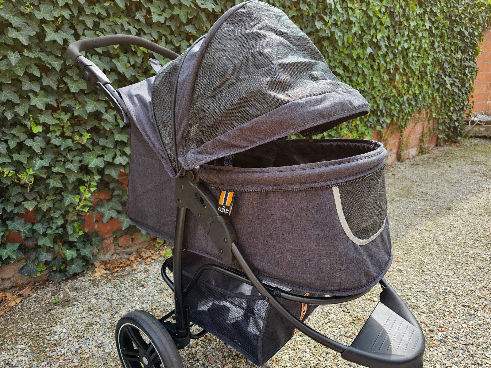 Hondenbuggy te koop.

Amper gebruikt (gekocht omdat hond geo, Autres marques, Enlèvement, Comme neuf, Poussette pour chien