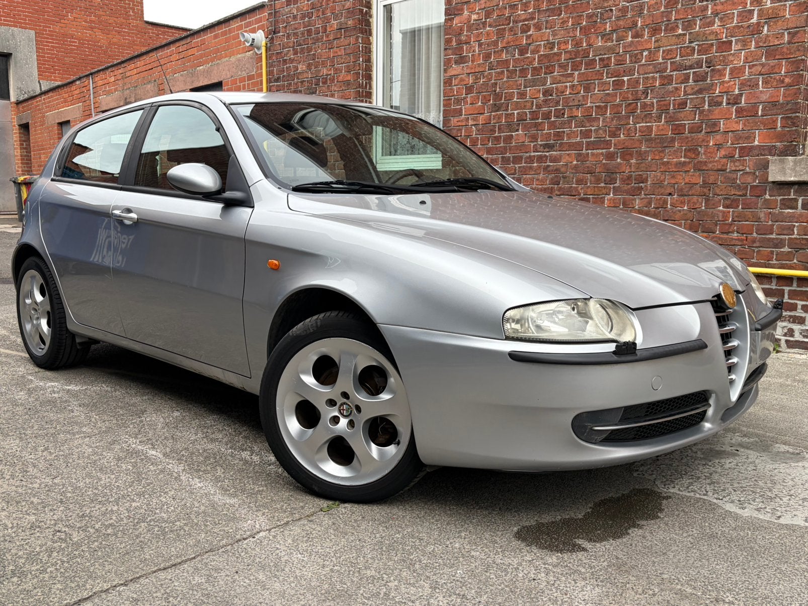 Alfa romeo 147 1.6 twin spark, Auto's, Alfa Romeo, Leder, Handgeschakeld, Particulier, Airconditioning