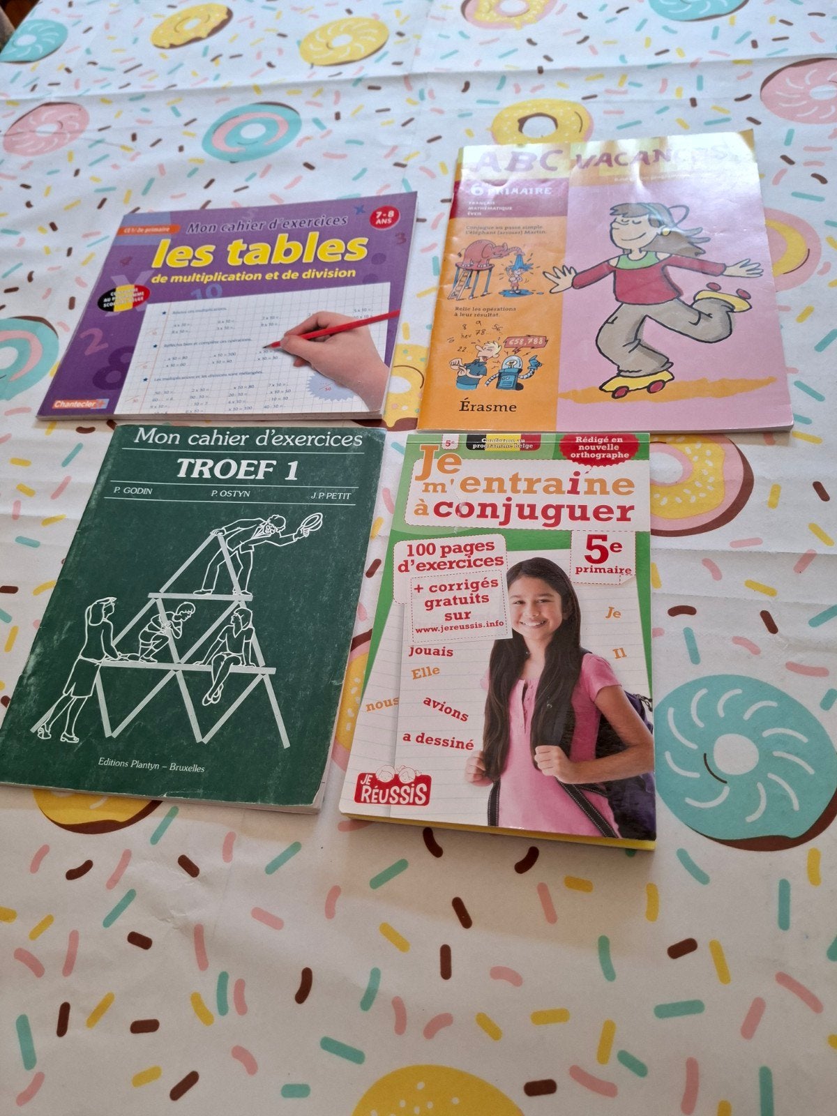 4 cahiers d'activités entamés., Enlèvement ou Envoi