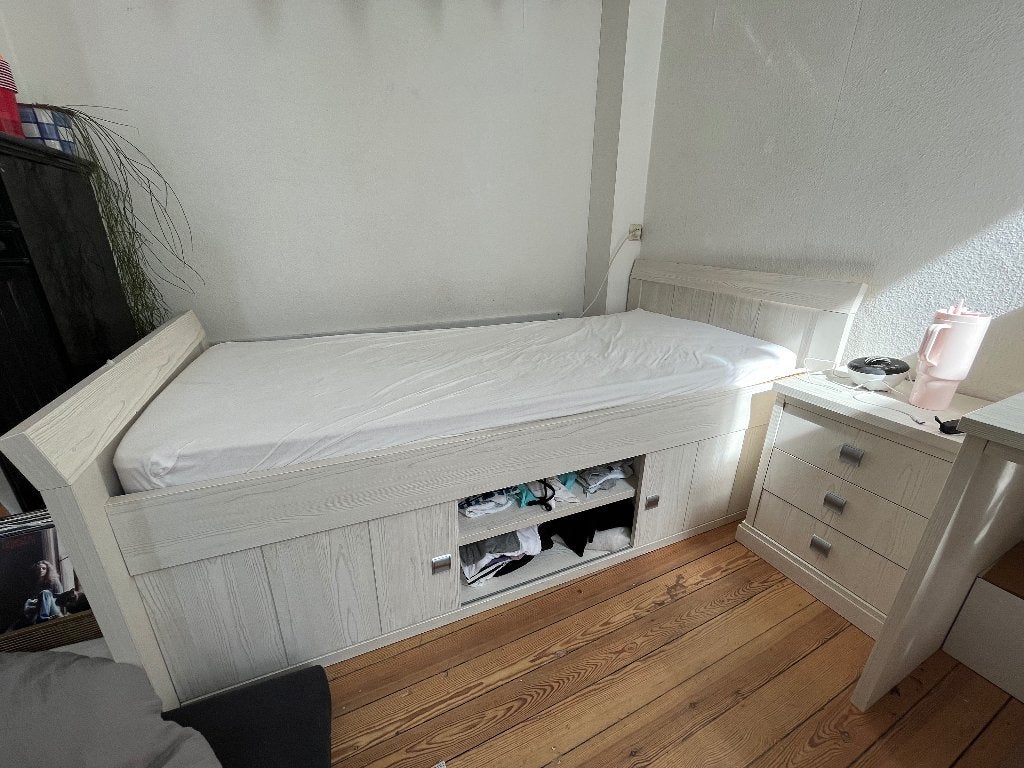 Eenpersoonsbed + matras + eventueel nachtkastje, Huis en Inrichting, Ophalen, Eenpersoons, Beige, 200 cm