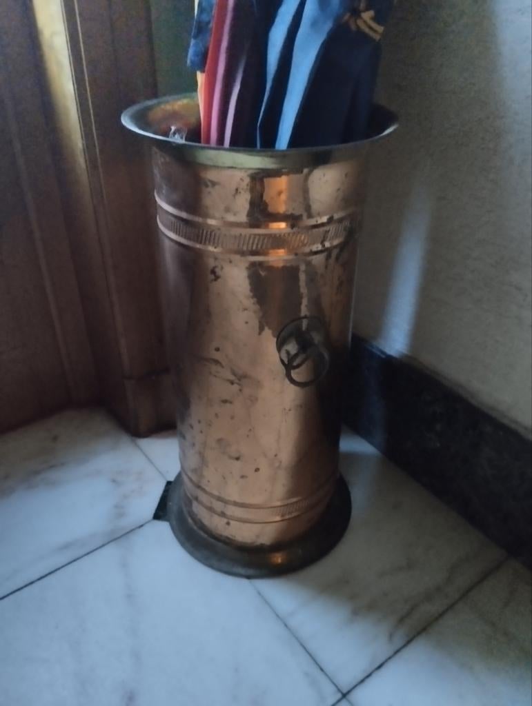 Grote paraplu bak koper, Ophalen