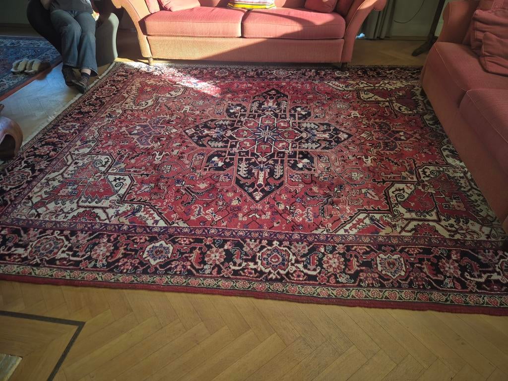 Tapis oriental, Enlèvement