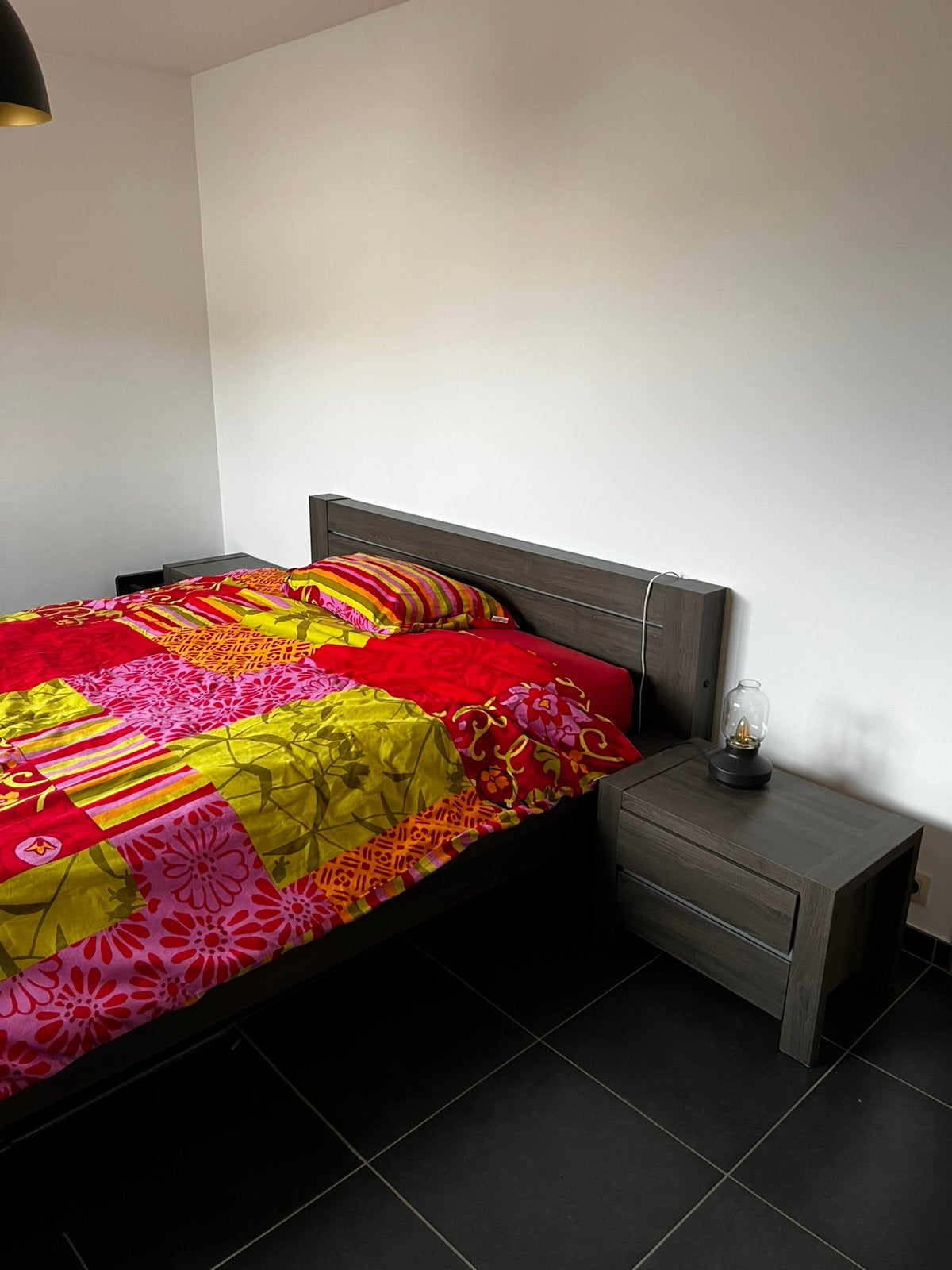 Bed met 2 nachtkastjes, Huis en Inrichting, Slaapkamer | Complete slaapkamers, Ophalen, Gebruikt, Tweepersoons, Modern