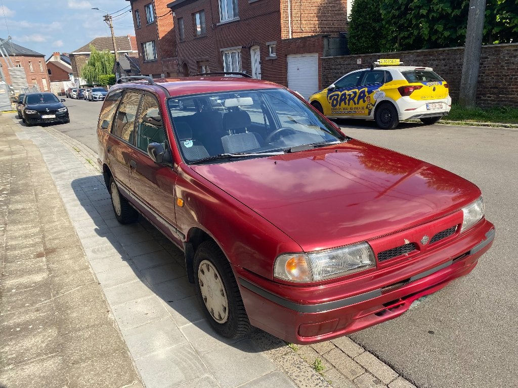 Oldtimer Nissan Sunny III Break (Y10) 2.0d 1992, foto 2