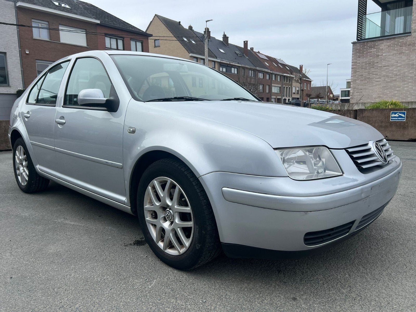 VOLKSWAGEN BORA 1.6 I AUTOMATIQUE, Autos, Volkswagen, Argent ou Gris, Achat, Entreprise, Automatique