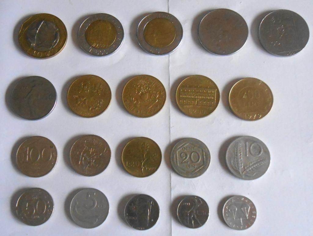 Italie - 20 pièces de monnaies différentes, Enlèvement ou Envoi, Italie, Monnaie en vrac