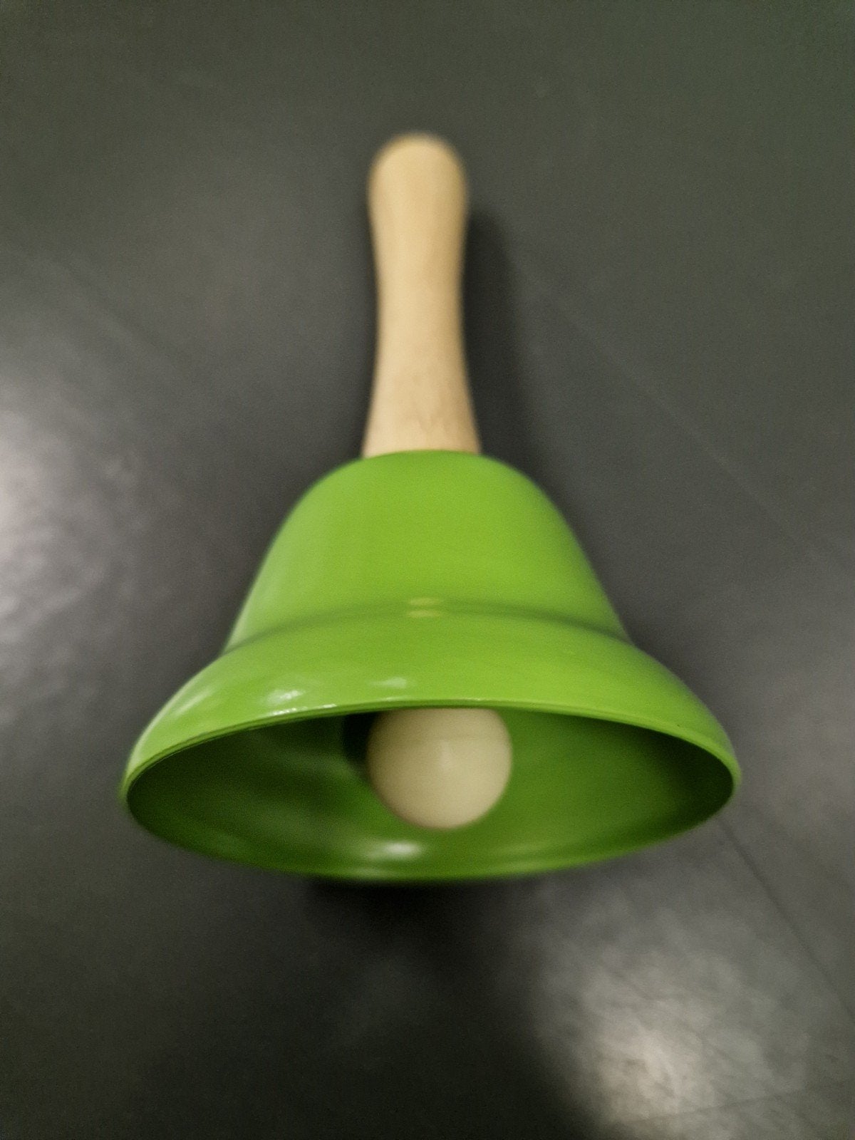 NIEUW groene handbel in metaal en hout, Ophalen of Verzenden, Nieuw, Groen, Metaal