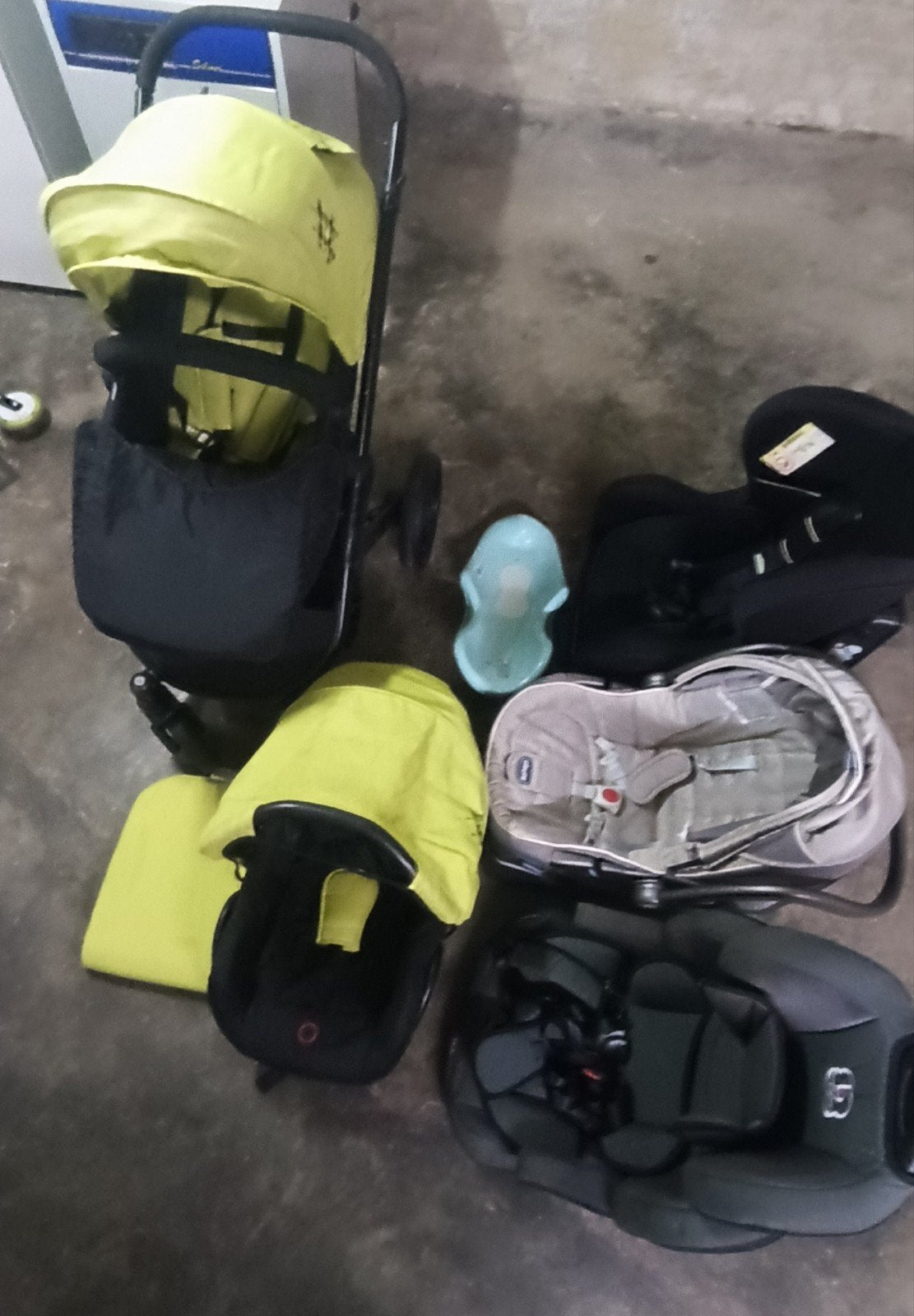 Poussette x 3 plus Maxi-Cosi siège auto réglable et siège au, Enfants & Bébés, Poussettes & Combinaisons, Avec siège auto, Comme neuf