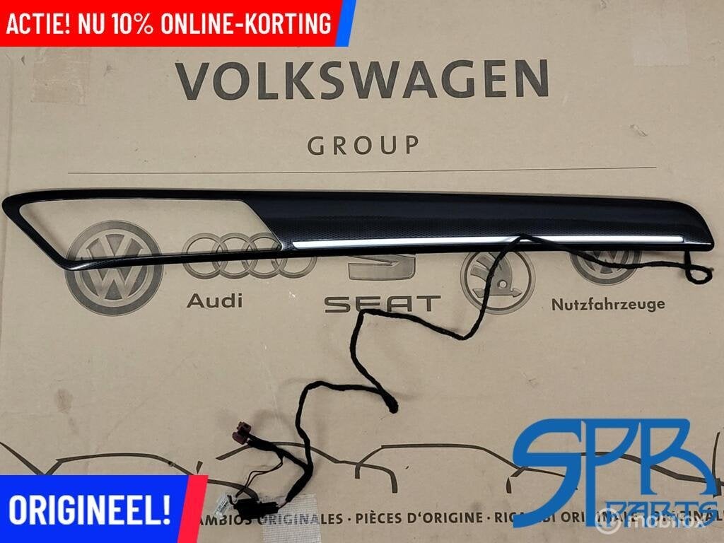 Interieurlijst VW GOLF 7 CARBON LED RECHTSVOOR 5G4858066ABBG, Gebruikt, Volkswagen, Ophalen of Verzenden, Volkswagen