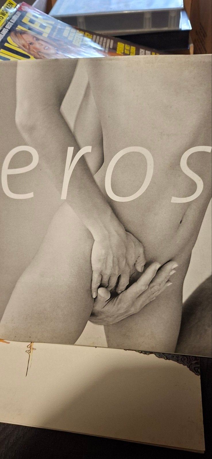 Eros, Livres, Enlèvement