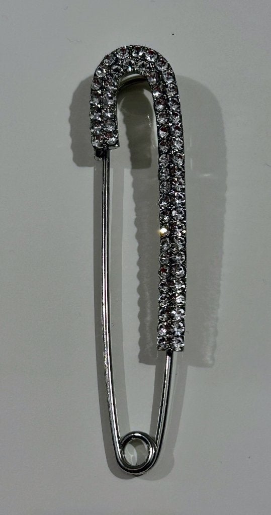 Zilverkleurige broche met strass, Handtassen en Accessoires, Broches, Overige materialen, Nieuw, Ophalen of Verzenden, Zilver