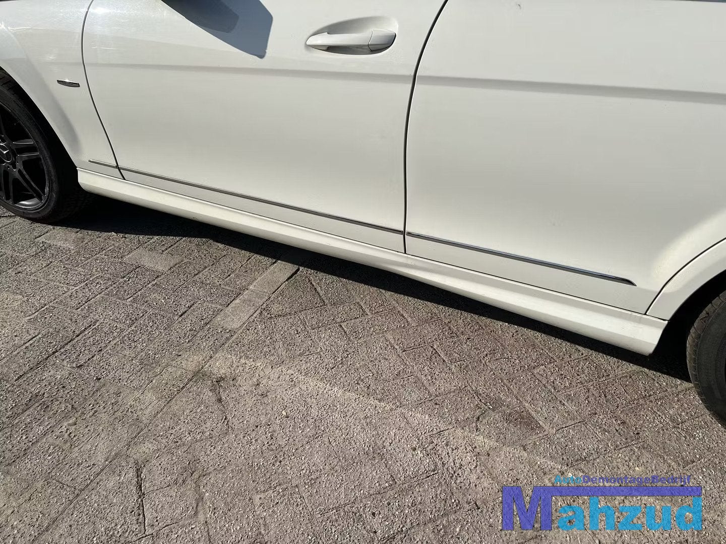 MERCEDES C klasse W204 wit C650 links zijskirt sideskirt 200, Mercedes-Benz AG, Mercedes-Benz, Utilisé, Mercedesstrasse 120
70372  Stuttgart, DE