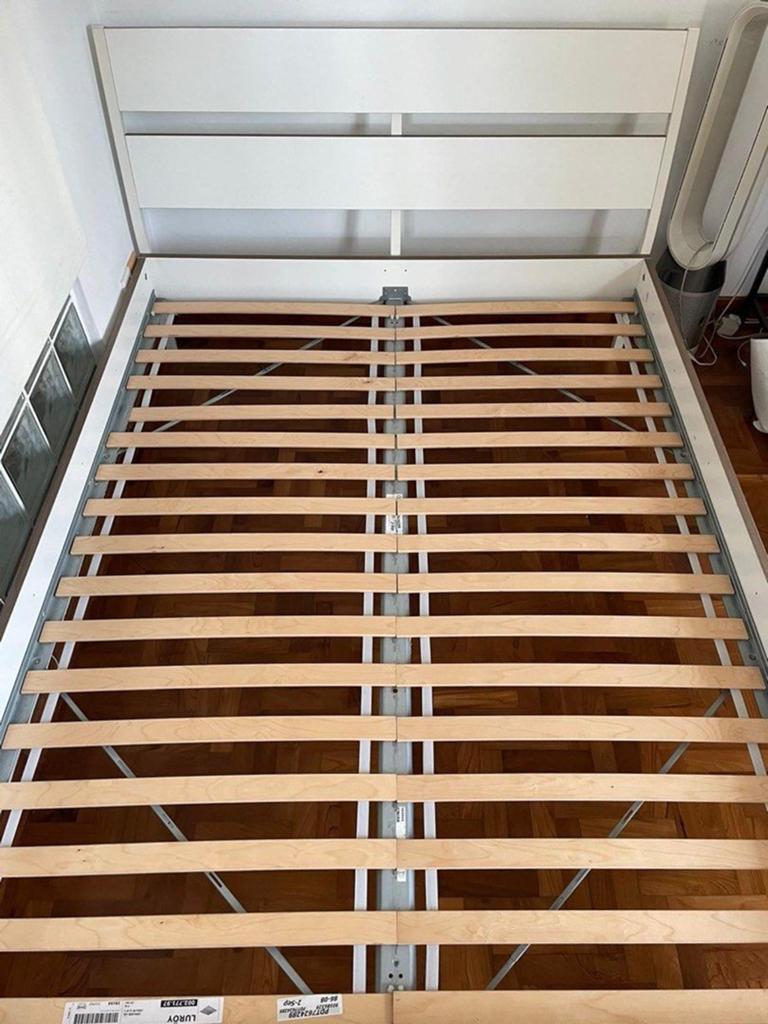Lit + matela IKEA White Bed Frame - TRYSIL, Huis en Inrichting, Ophalen
