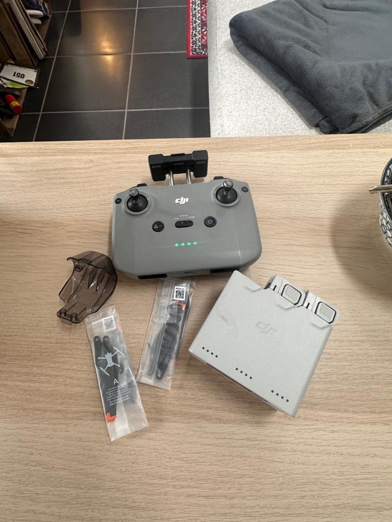 DJI Mini 3 Pro accessoires + 2 batterijen + controller, TV, Hi-fi & Vidéo, Drones, Enlèvement, Utilisé, DJI