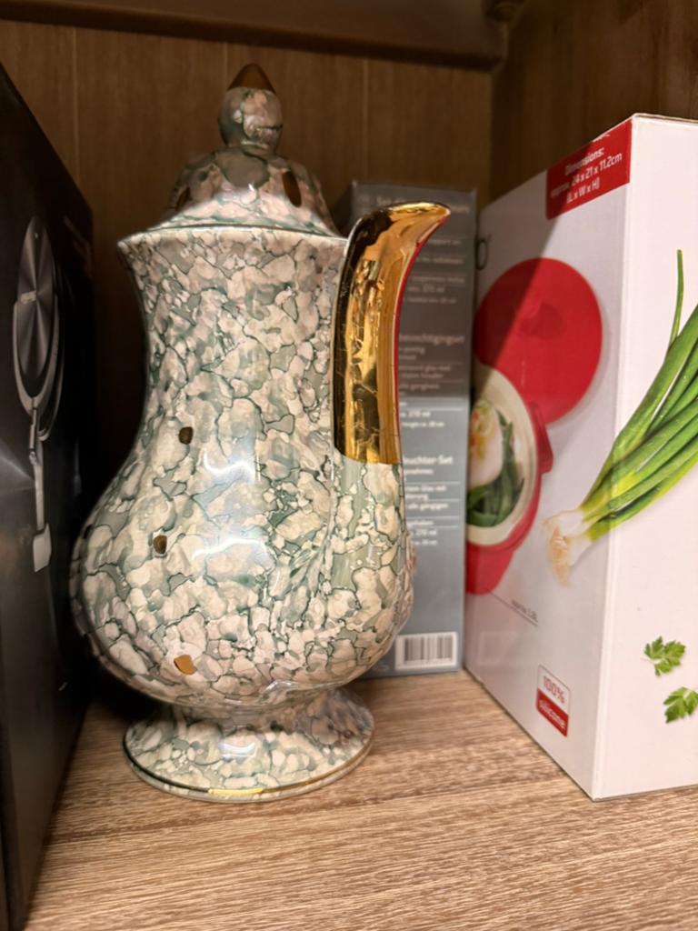 Théière vintage aux accents dorés, Enlèvement ou Envoi