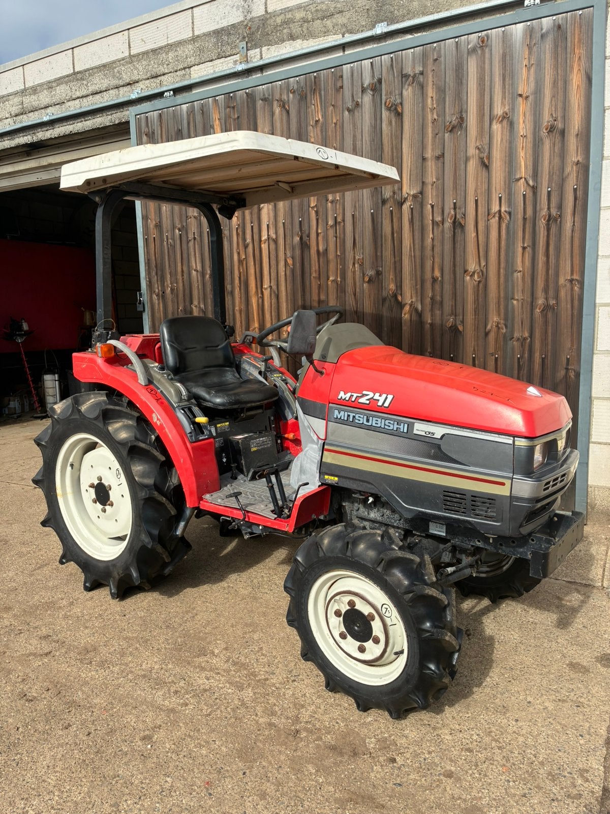 Minitractor Mitsubishi MT241, Ophalen