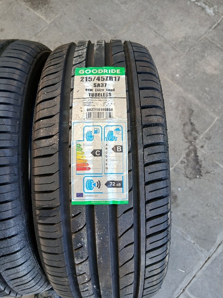 4 pneus neufs, Neuf, 215 mm, Véhicule de tourisme, Pneus été