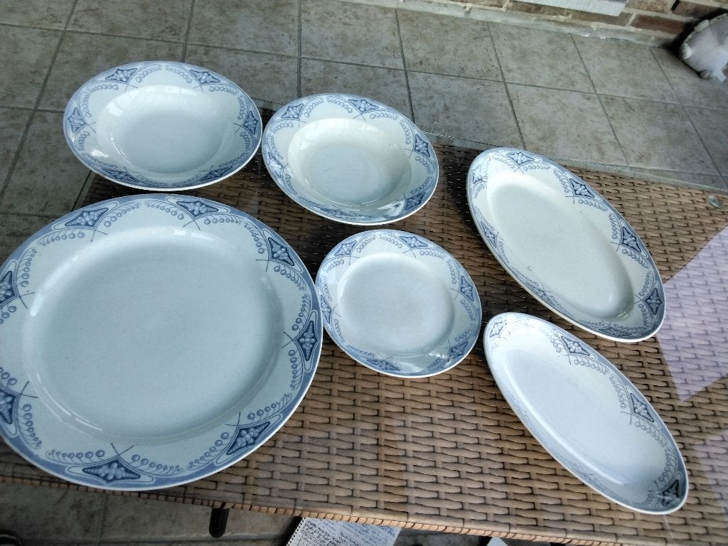 Plats de service Mimosas faience de Maastricht, Enlèvement
