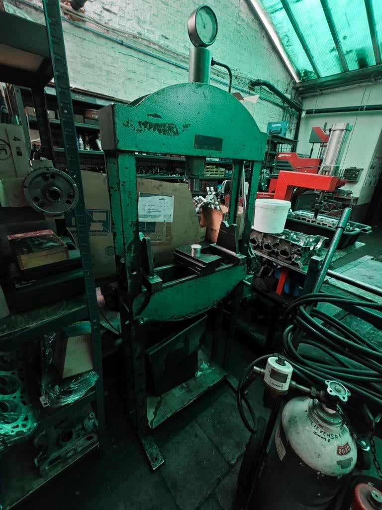 Presse 15 tonnes .compac, Enlèvement