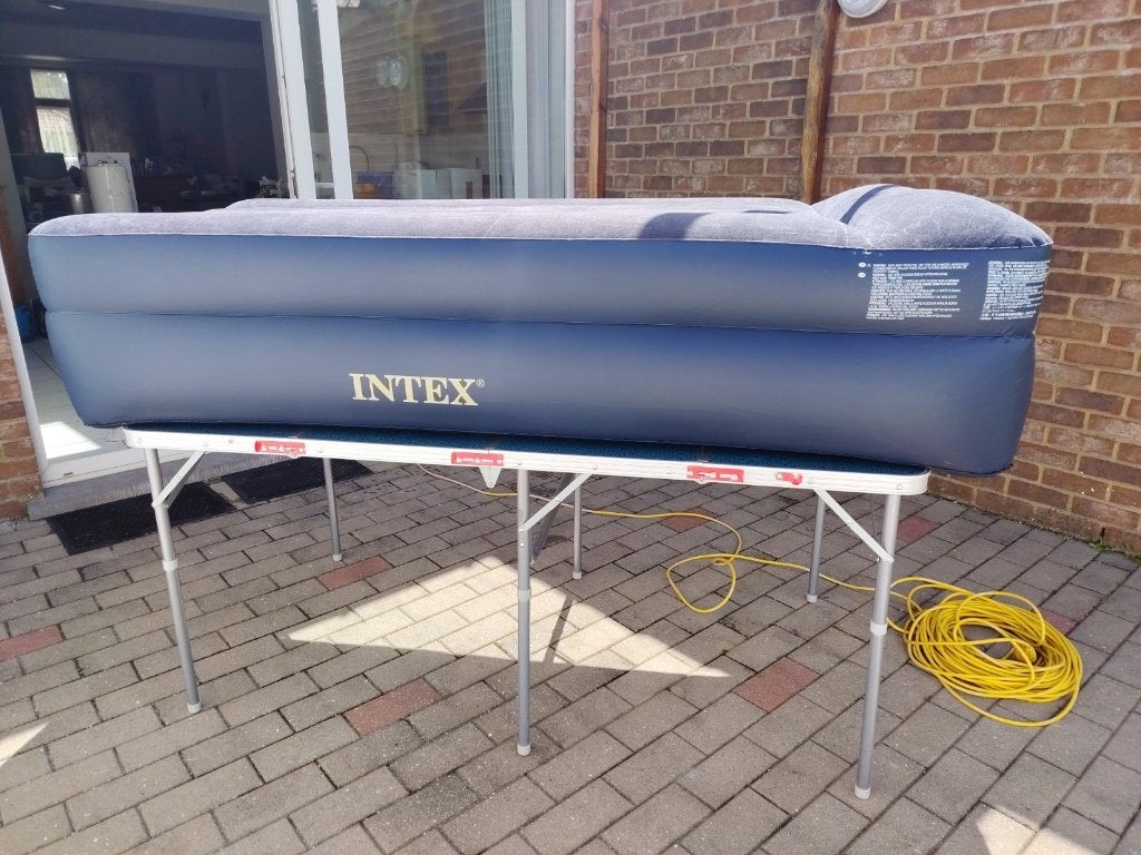 INTEX luchtbed met geïntegreerde inflator + TBE-hoes, Ophalen