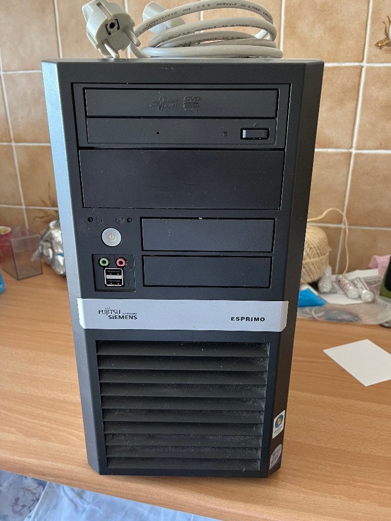 Set PC Tour + écran + clavier + souris + micro + baffles, Informatique & Logiciels, Le pc est monté avec différentes marques, HDD