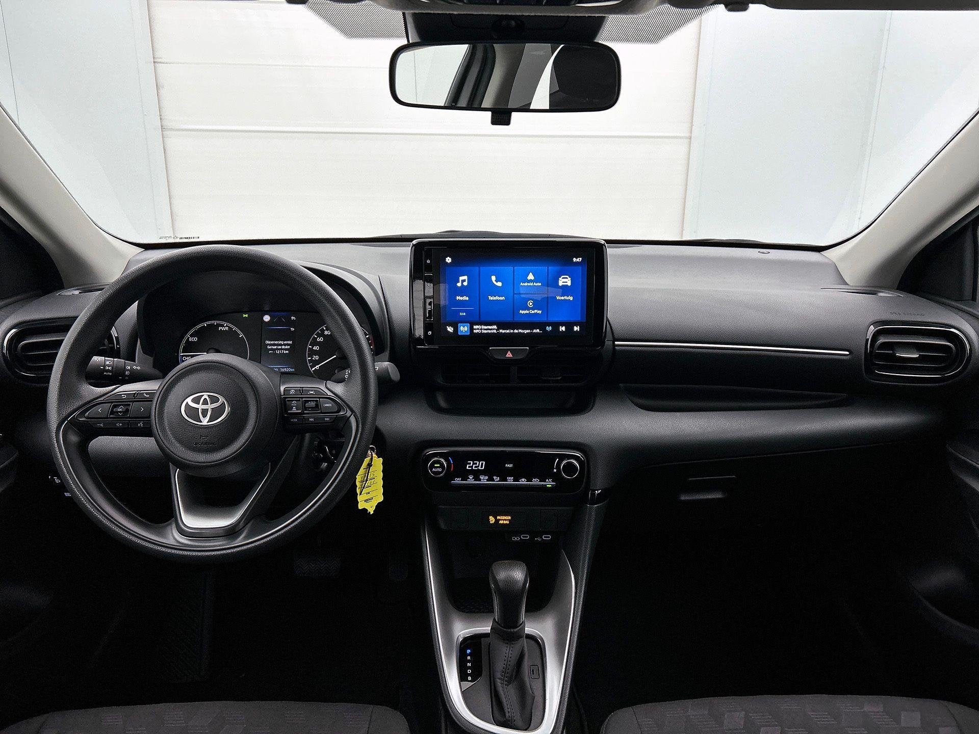 Toyota Yaris 1.5 VVT-i Hybrid Dynamic e-CVT | Navigatie | Ac, Dealer onderhouden, Gebruikt, Overige kleuren, 116 pk
