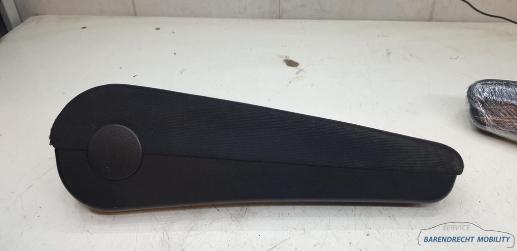 Armleuning rechtse kant Vito Viano W639 rechter armsteun 200, Gebruikt, Mercedes-Benz AG, Mercedes-Benz, Mercedesstrasse 120
70372  Stuttgart, DE