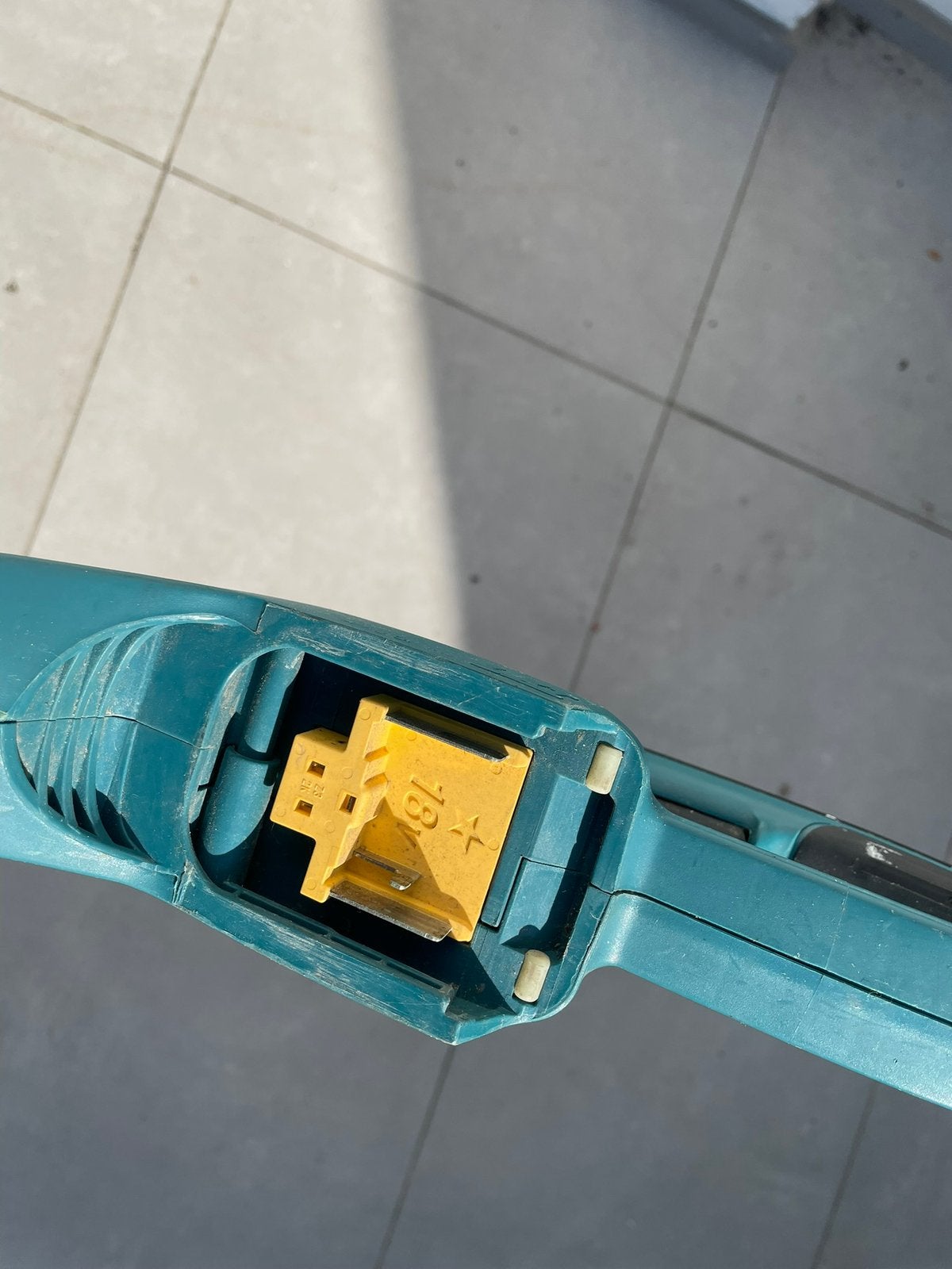 Kantmaaier makita 18v zonder batterij, Tuin en Terras, Bosmaaiers, Ophalen, Gebruikt, 10 tot 30 cm, Accu