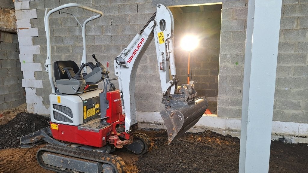 Mini pelle TAKEUCHI TB 210 R, Enlèvement