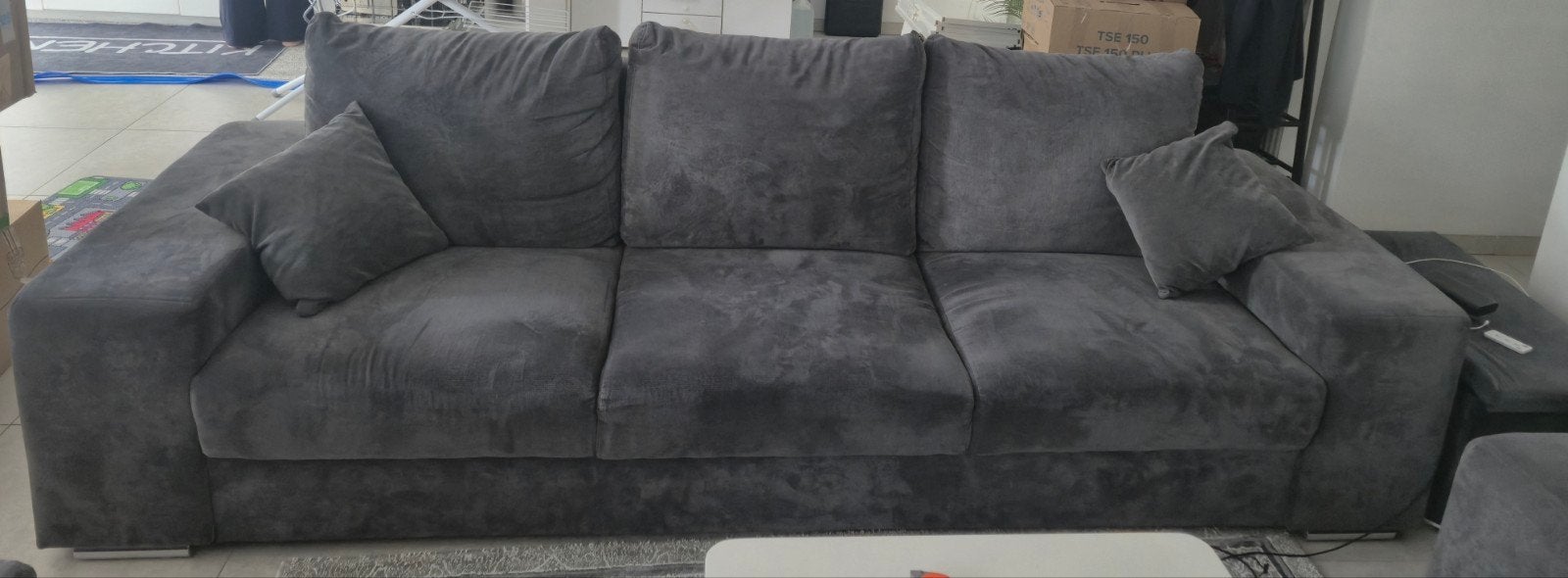 fauteuil gris 3+2+1, Enlèvement