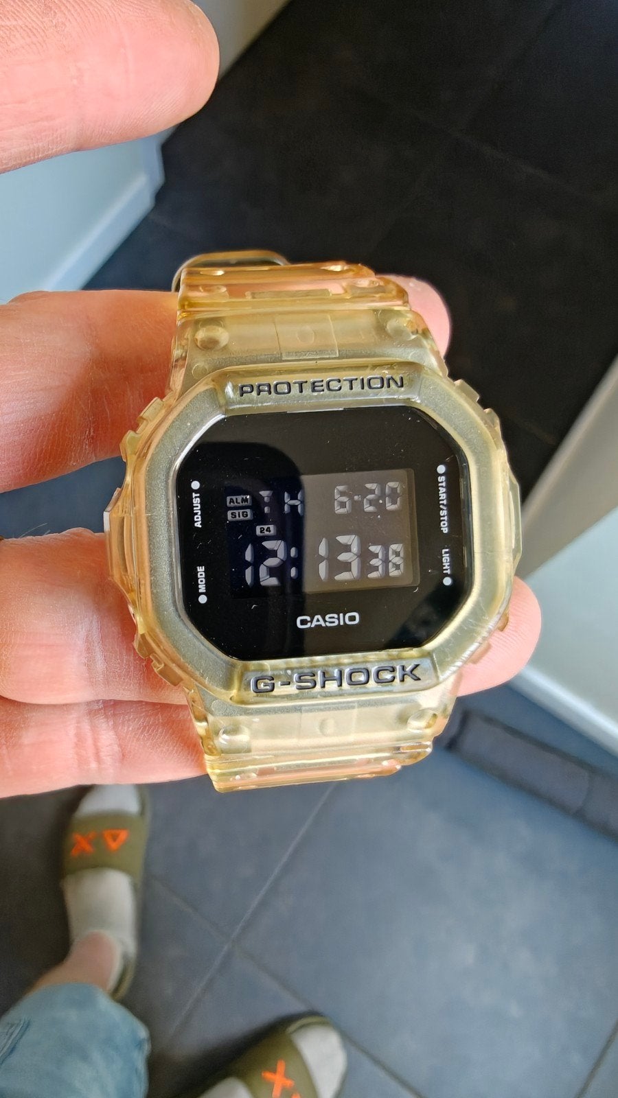 Casio G-shock, Enlèvement, Blanc